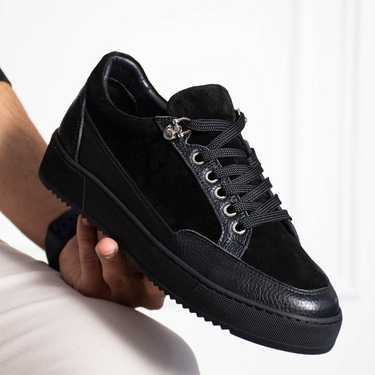 Ryan - Allblack