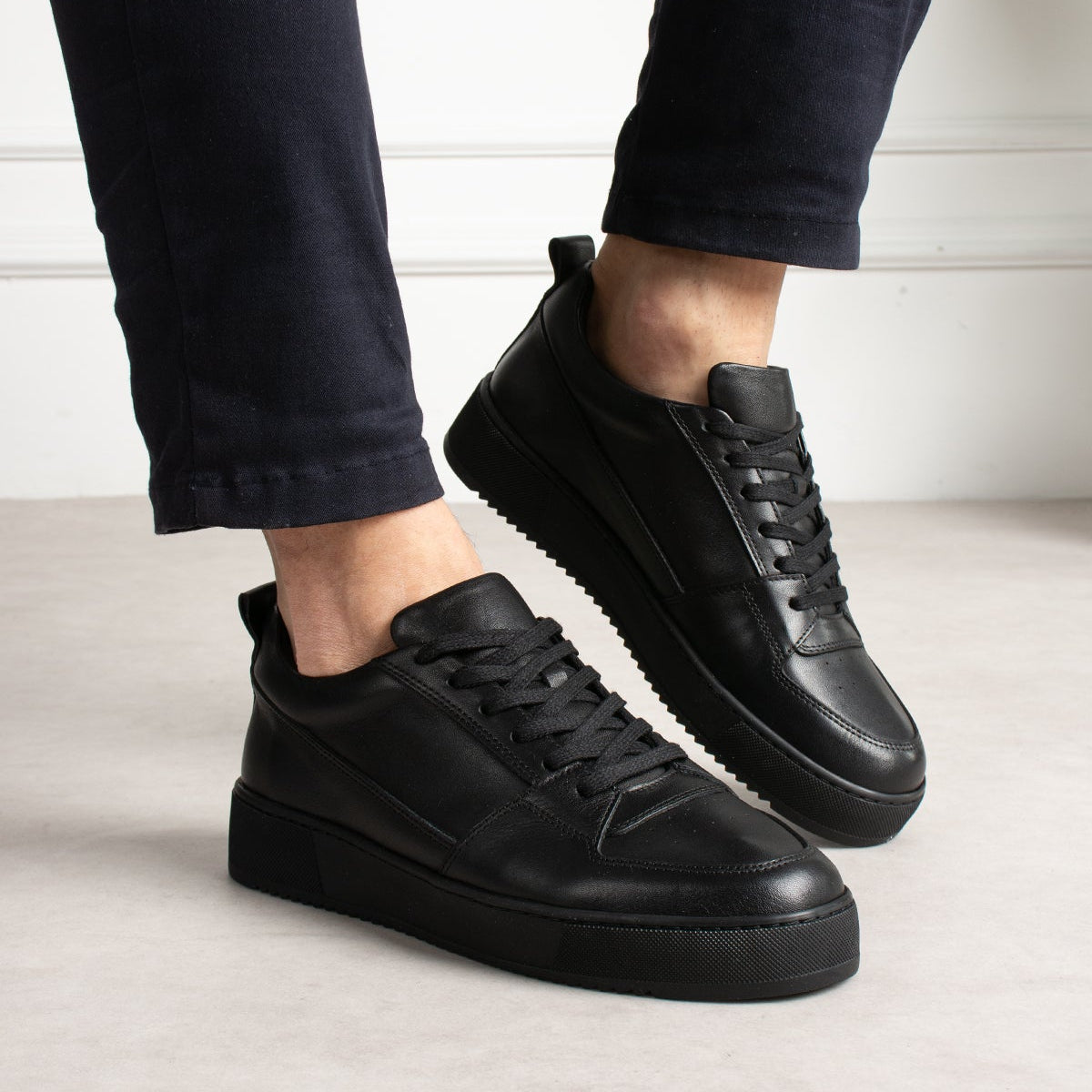 Enesis-Allblack